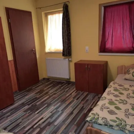 Sanyi Vendeghaz Guest house